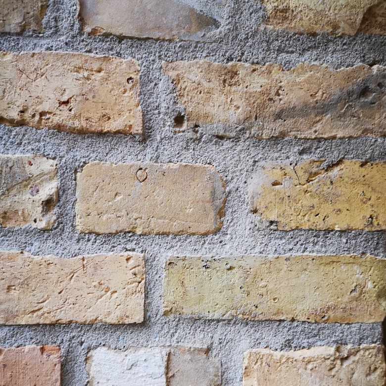 Rensede gamle massive mursten f.eks. New 1 kvm – Olesen genbrug